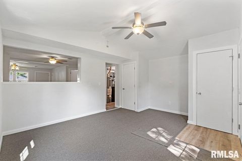 Tiny photo for 3914 15th Street B, Moline, IL 61265 (MLS # QC4266730)