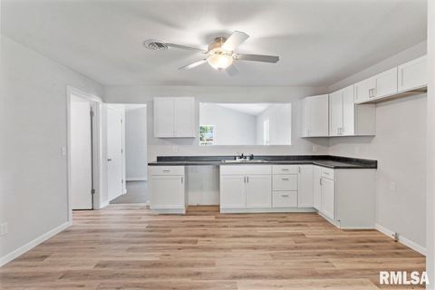 Tiny photo for 3914 15th Street B, Moline, IL 61265 (MLS # QC4266730)