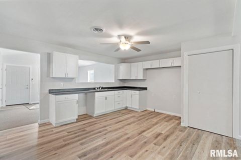 Tiny photo for 3914 15th Street B, Moline, IL 61265 (MLS # QC4266730)