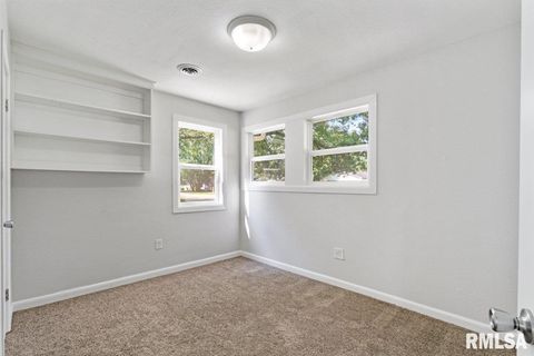 Tiny photo for 3914 15th Street B, Moline, IL 61265 (MLS # QC4266730)