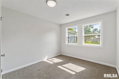 Tiny photo for 3914 15th Street B, Moline, IL 61265 (MLS # QC4266730)