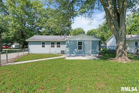 Tiny photo for 3914 15th Street B, Moline, IL 61265 (MLS # QC4266730)