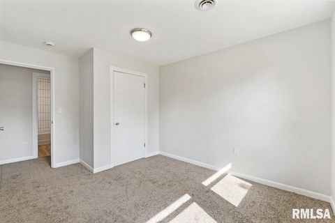 Tiny photo for 3914 15th Street B, Moline, IL 61265 (MLS # QC4266730)