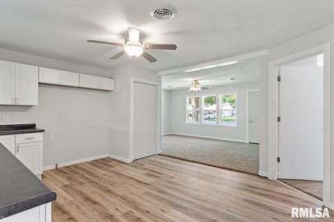 Tiny photo for 3914 15th Street B, Moline, IL 61265 (MLS # QC4266730)