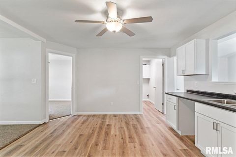 Tiny photo for 3914 15th Street B, Moline, IL 61265 (MLS # QC4266730)