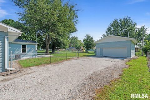 Tiny photo for 3914 15th Street B, Moline, IL 61265 (MLS # QC4266730)