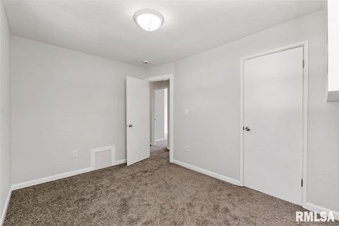 Tiny photo for 3914 15th Street B, Moline, IL 61265 (MLS # QC4266730)