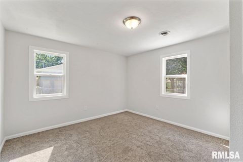 Tiny photo for 3914 15th Street B, Moline, IL 61265 (MLS # QC4266730)