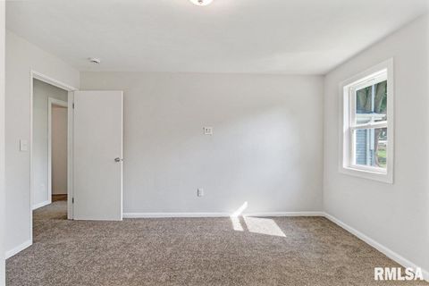 Tiny photo for 3914 15th Street B, Moline, IL 61265 (MLS # QC4266730)