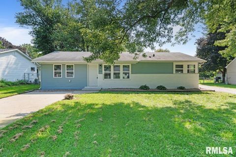 Photo of 3914 15th Street B, Moline, IL 61265 (MLS # QC4266730)