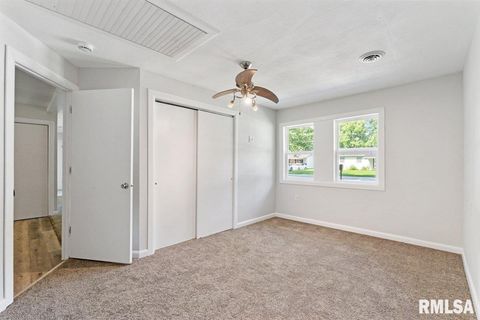 Tiny photo for 3914 15th Street B, Moline, IL 61265 (MLS # QC4266730)