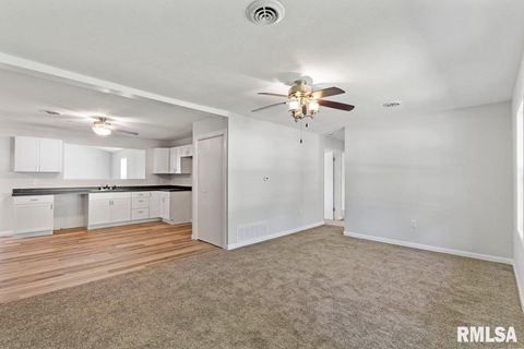 Tiny photo for 3914 15th Street B, Moline, IL 61265 (MLS # QC4266730)