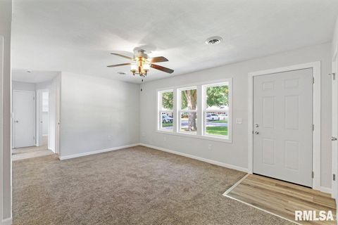 Tiny photo for 3914 15th Street B, Moline, IL 61265 (MLS # QC4266730)