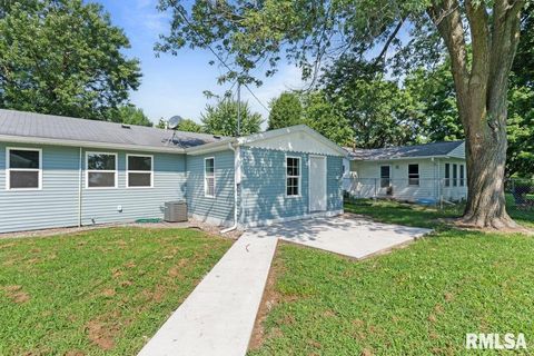 Tiny photo for 3914 15th Street B, Moline, IL 61265 (MLS # QC4266730)