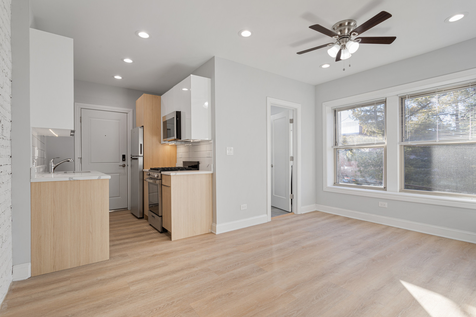 1631 W Chase Avenue 2H