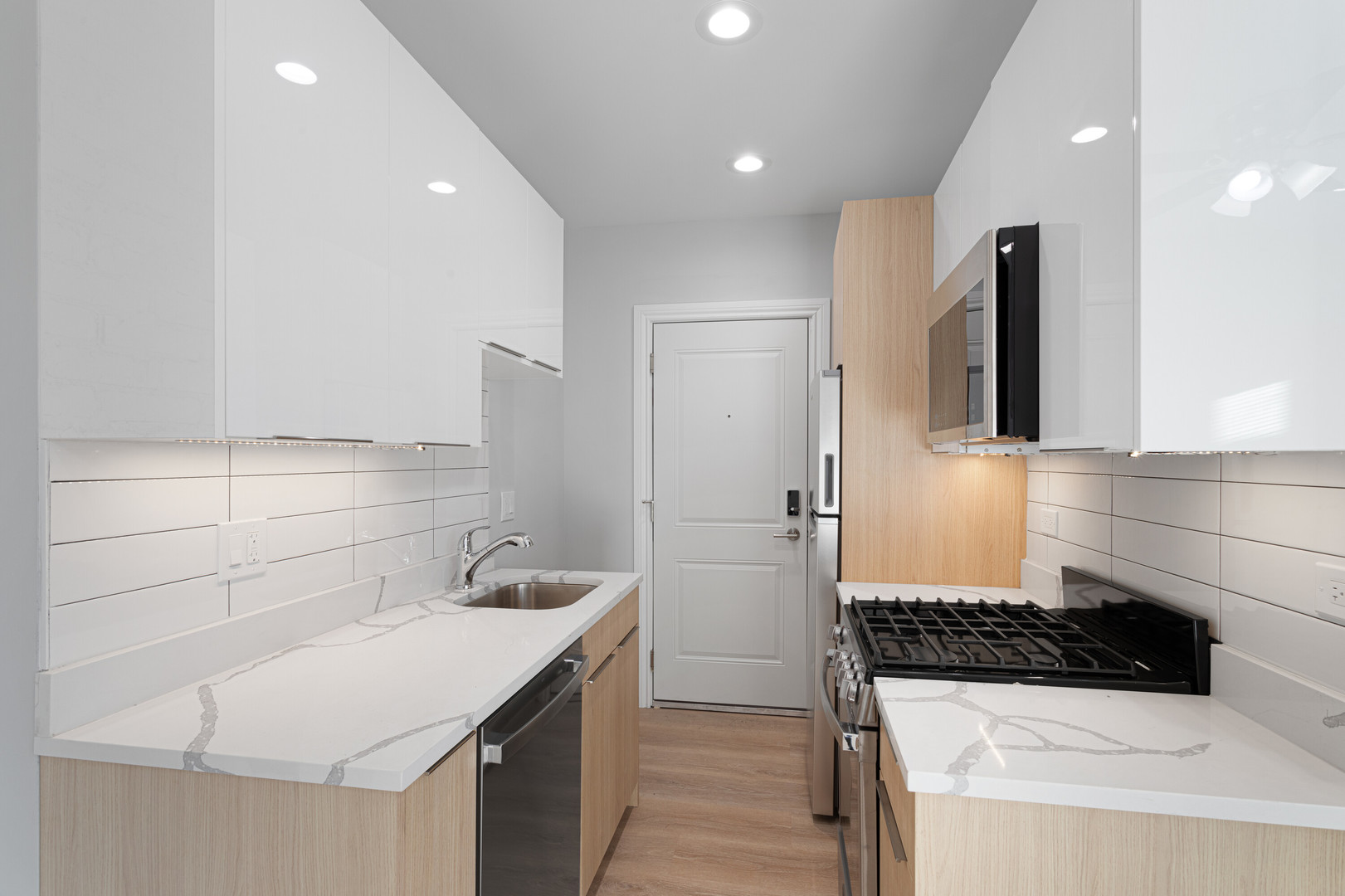 1631 W Chase Avenue 2H