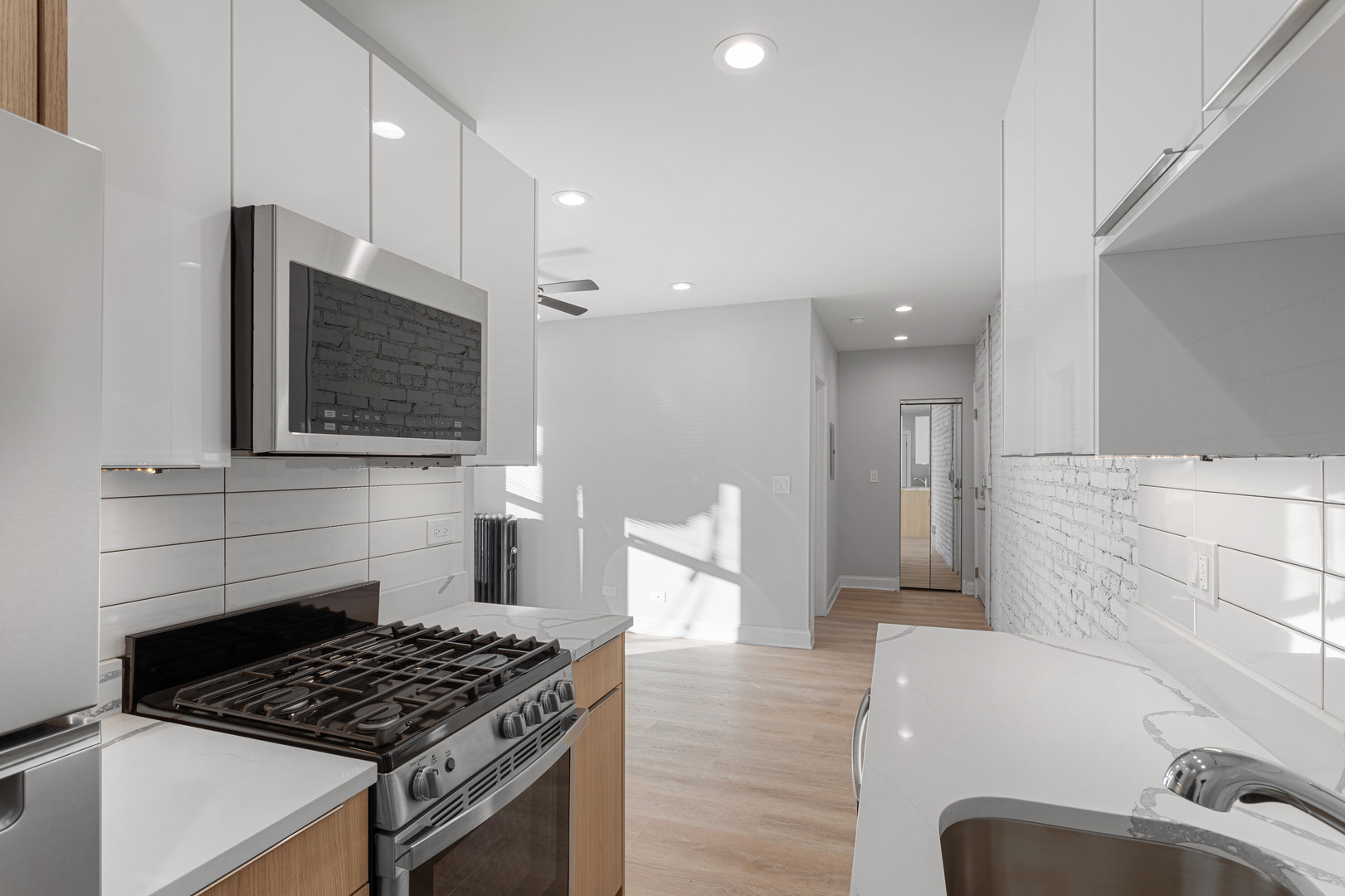 1631 W Chase Avenue 2H