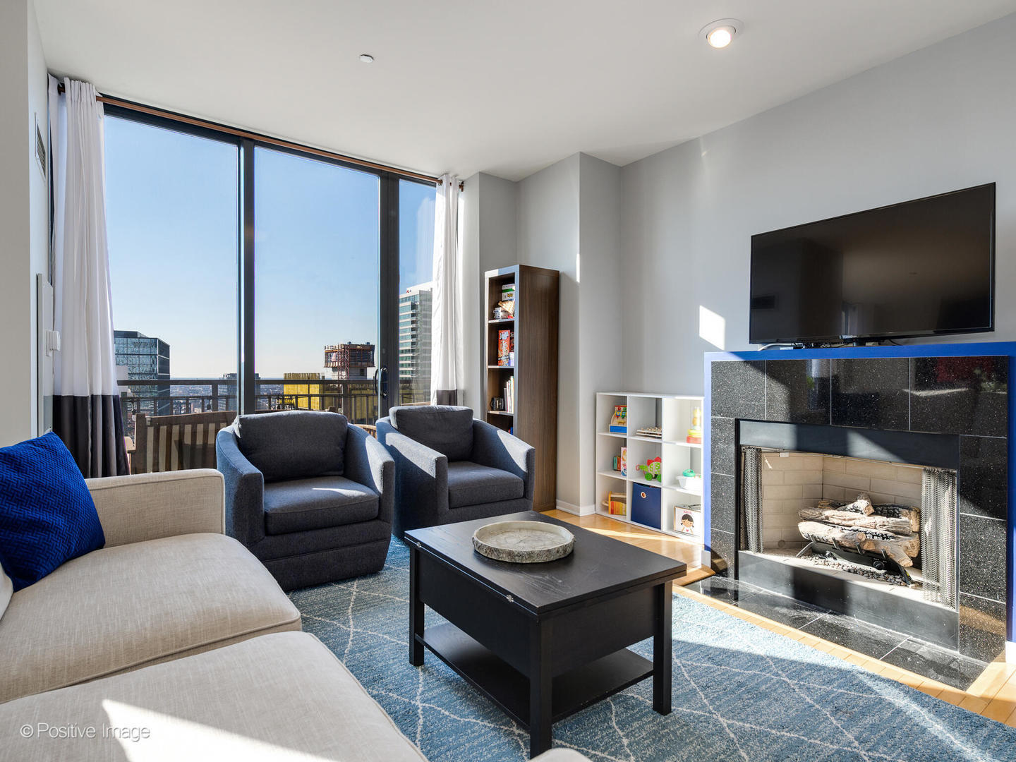 330 N Jefferson Street 2305