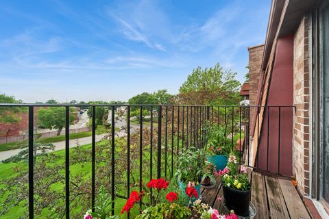 Tiny photo for 111 W Brandon Court #E33, Palatine, IL 60067 (MLS # 12677426)