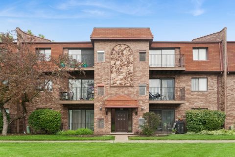 Photo of 111 W Brandon Court #E33, Palatine, IL 60067 (MLS # 12677426)