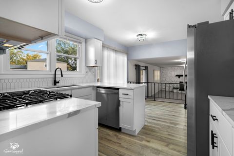 Tiny photo for 118 Camelot Way, Bolingbrook, IL 60440 (MLS # 12511760)