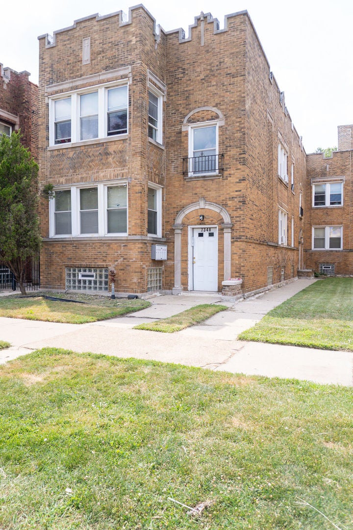 7348 S Vernon Avenue - Photo 2