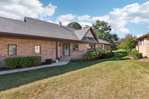 Photo of 1698 Pebble Beach Drive, Hoffman Estates, IL 60169 (MLS # 12492546)