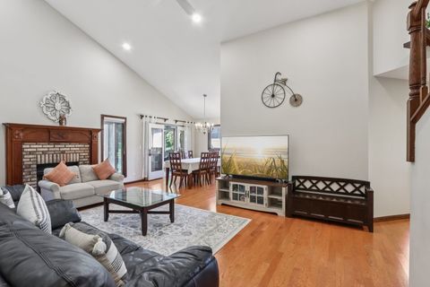 Tiny photo for 1698 Pebble Beach Drive, Hoffman Estates, IL 60169 (MLS # 12492546)