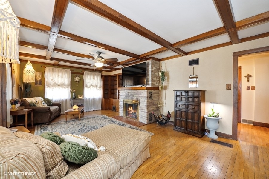 3224 E Lake Shore Drive