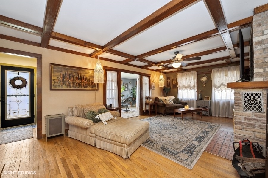 3224 E Lake Shore Drive