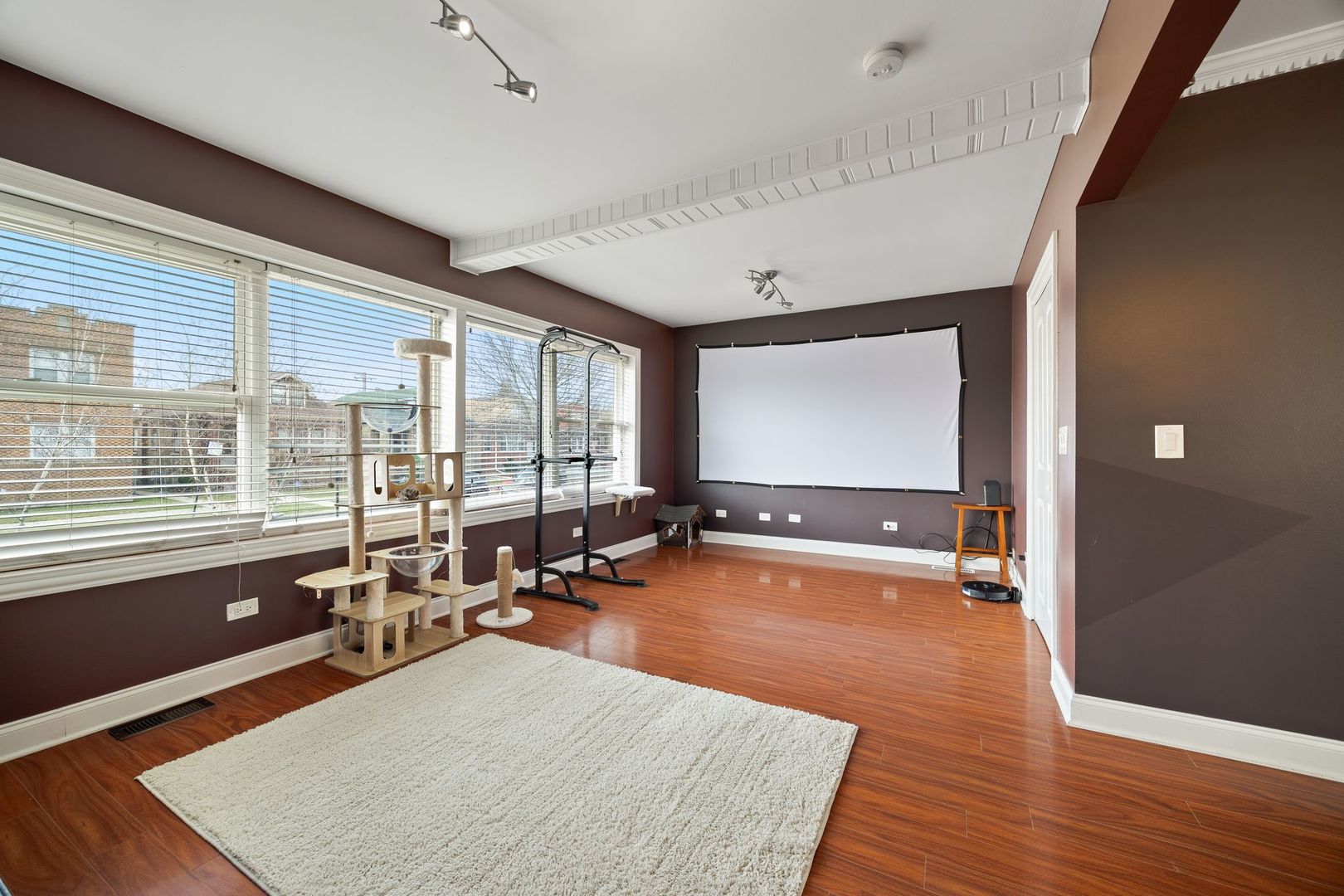 5700 W Melrose Street