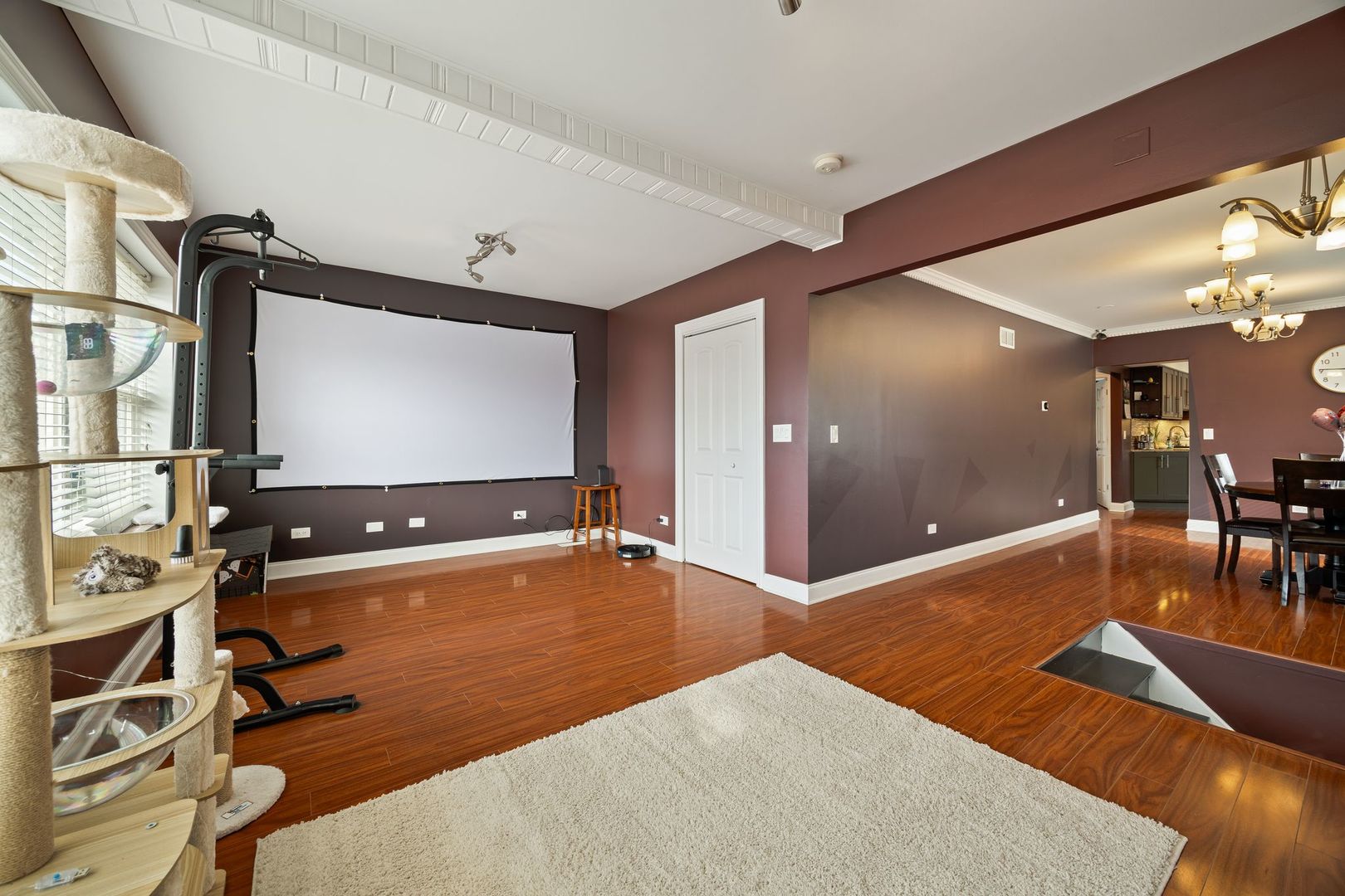 5700 W Melrose Street