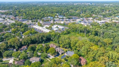 Tiny photo for 825 Biltmore Court, Naperville, IL 60563 (MLS # 12469650)