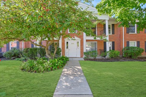 520 Shorely Drive 203 Barrington IL 60010