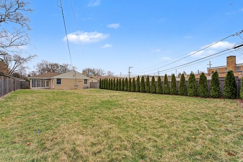 Tiny photo for 408 S Albert Street, Mount Prospect, IL 60056 (MLS # 12589388)