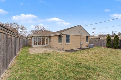 Tiny photo for 408 S Albert Street, Mount Prospect, IL 60056 (MLS # 12589388)