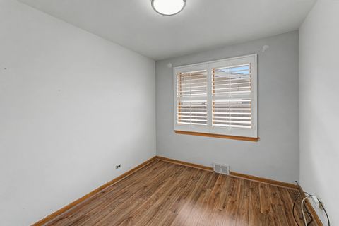 Tiny photo for 408 S Albert Street, Mount Prospect, IL 60056 (MLS # 12589388)