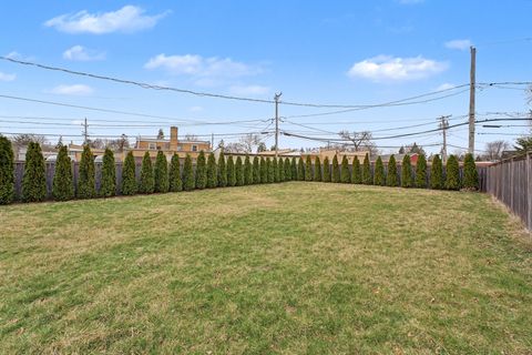 Tiny photo for 408 S Albert Street, Mount Prospect, IL 60056 (MLS # 12589388)