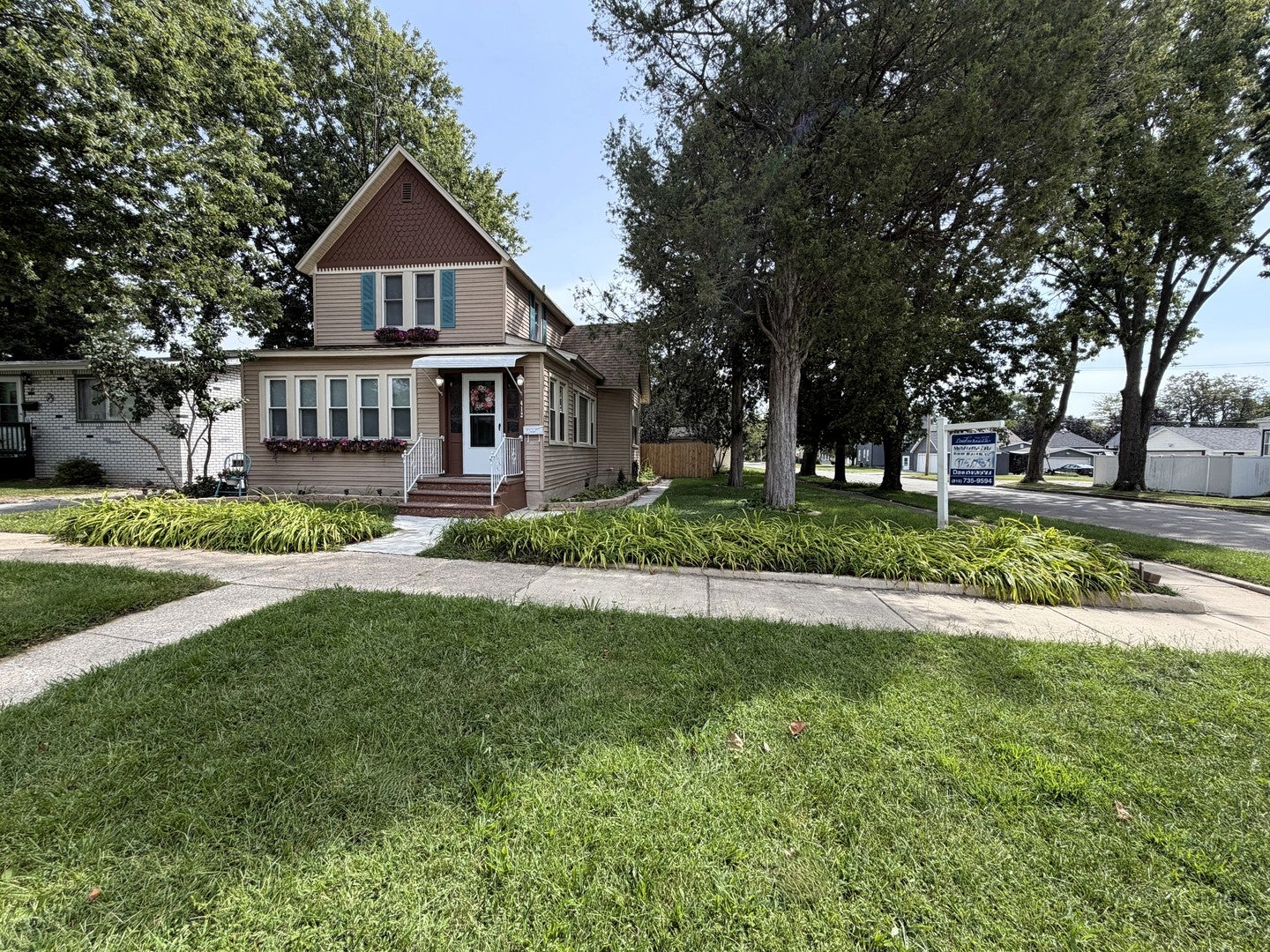 412 N Grand Avenue