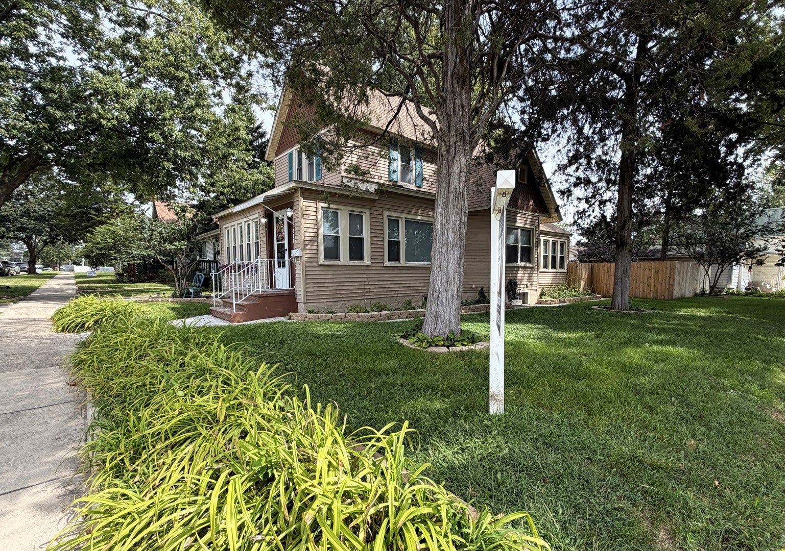 412 N Grand Avenue