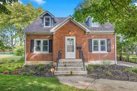 Photo of 327 Lakelawn Boulevard, Aurora, IL 60506 (MLS # 12470261)