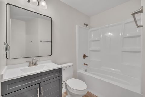 Tiny photo for 4 Riverview Lane, Bettendorf, IA 52722 (MLS # 12683523)