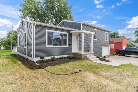 Tiny photo for 4 Riverview Lane, Bettendorf, IA 52722 (MLS # 12683523)