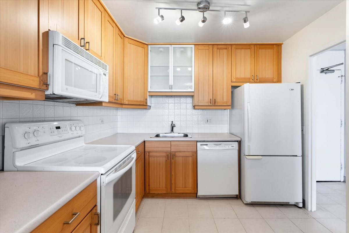 1560 N Sandburg Terrace 4003