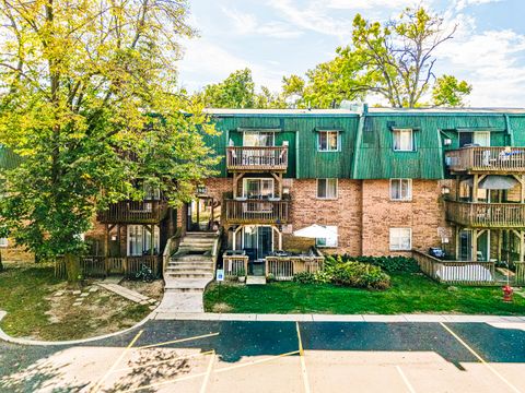 Photo of 1942 Tall Oaks Drive #1A, Aurora, IL 60505 (MLS # 12486896) Photo of 1942 Tall Oaks Drive #1A, Aurora, IL 60505 (MLS # 12486896)