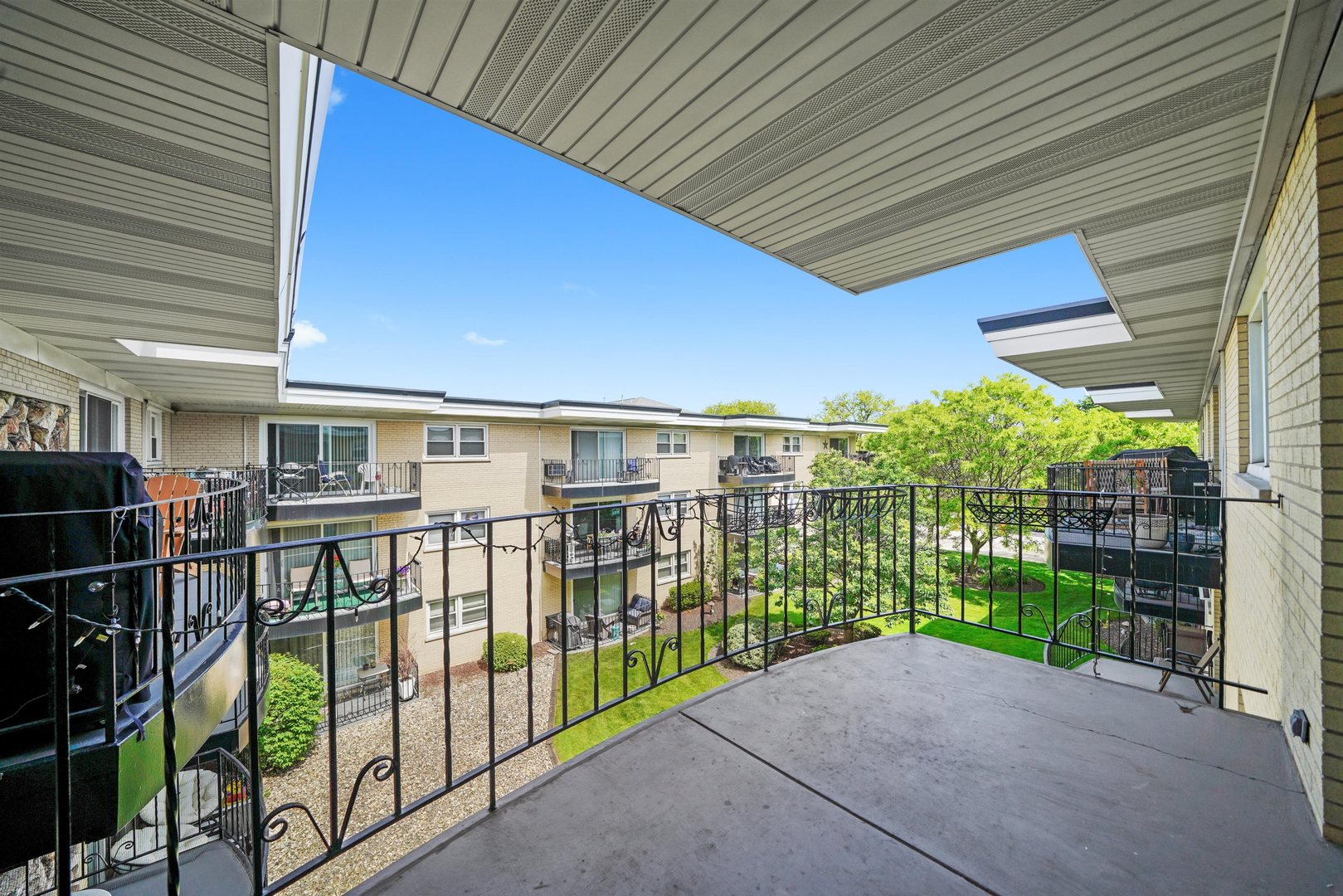6534 N Northwest Highway 3D