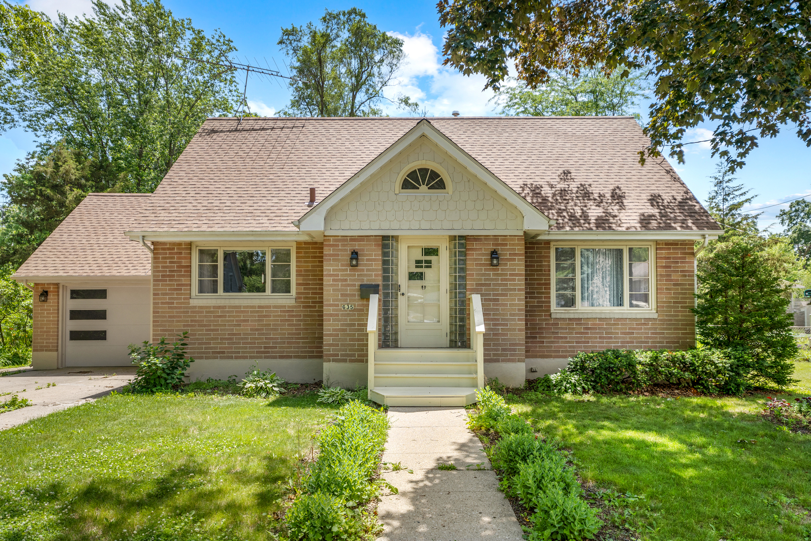 635 E Prairie Street