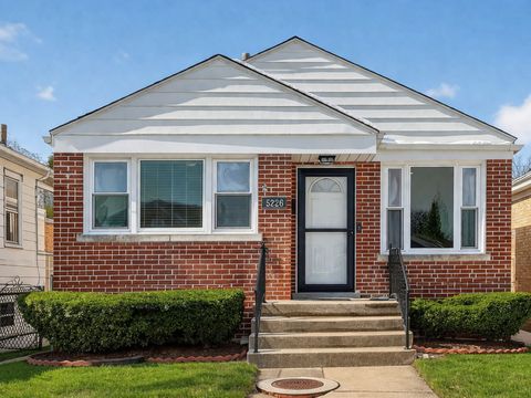 Photo of 5226 N Moody Avenue, Chicago, IL 60630 (MLS # 12562365)