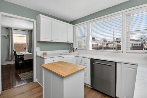 Tiny photo for 5226 N Moody Avenue, Chicago, IL 60630 (MLS # 12562365)