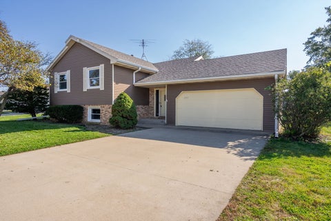 Tiny photo for 1311 Elm Court, De Witt, IA 52742 (MLS # 12789775)